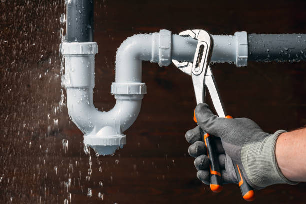 Professional Leak Detection technician working in Rice, TX